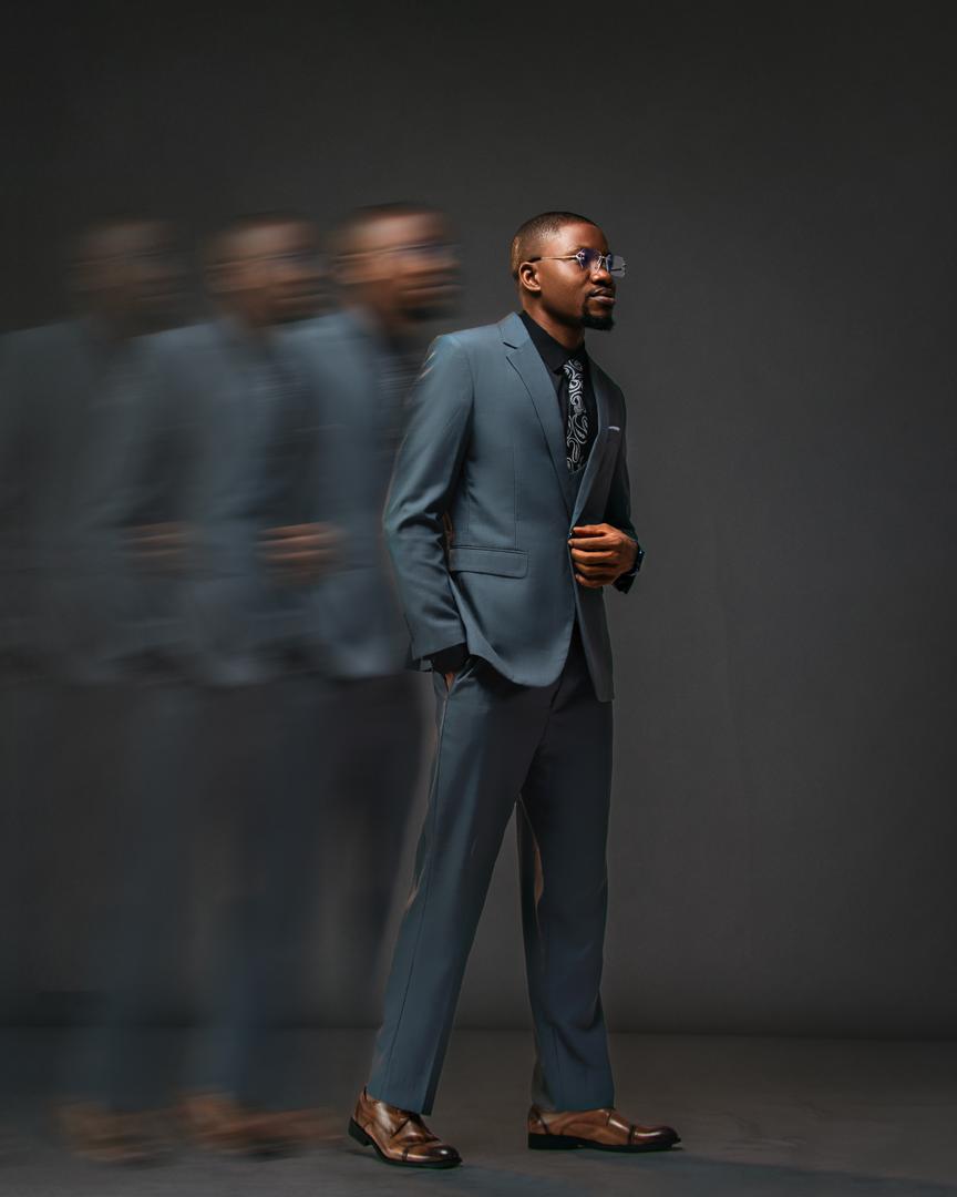 Man in a suit photographed with a motion-blur echo